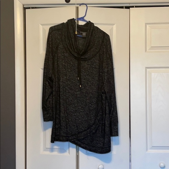 Sweatshirt - Picture 2 of 4